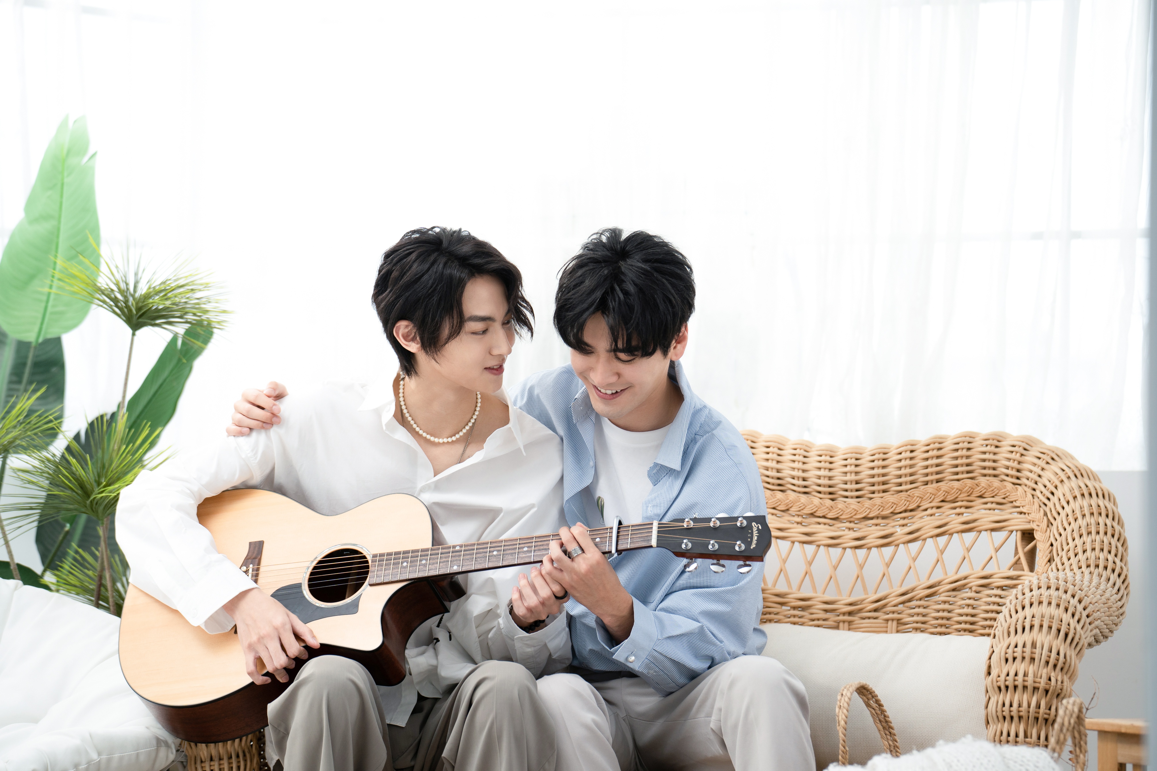 〈這首歌屬於你〉告白版MV曝光，讓劇中的蕭立呈（涂善存飾）和藤沐仁（陳立安飾）相愛並走向幸福。（索尼音樂提供）