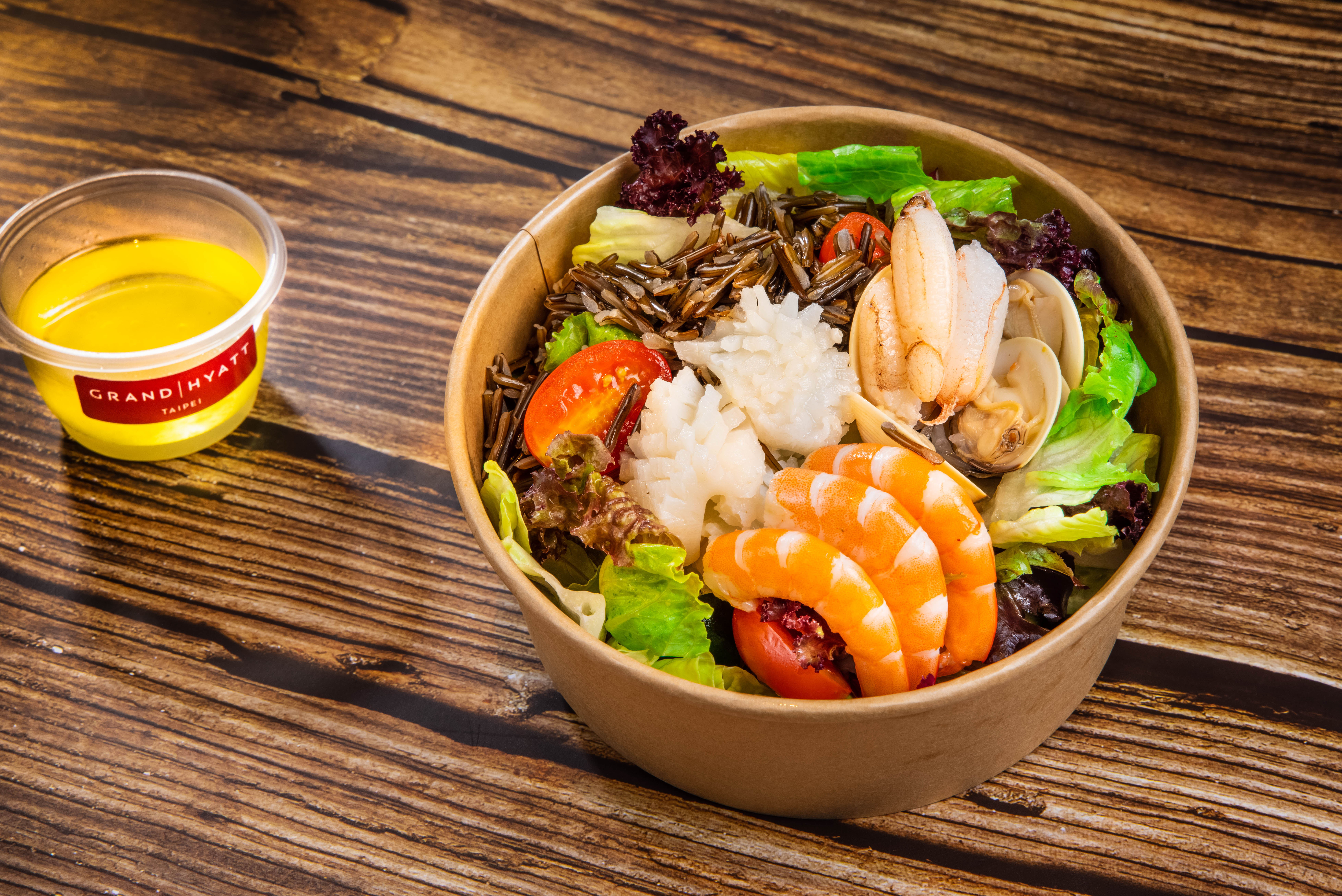 喜歡沙拉輕食等餐點的人，飯店提供超過四、五種以上不同口味的選擇。（200元／份）（台北君悅酒店提供）