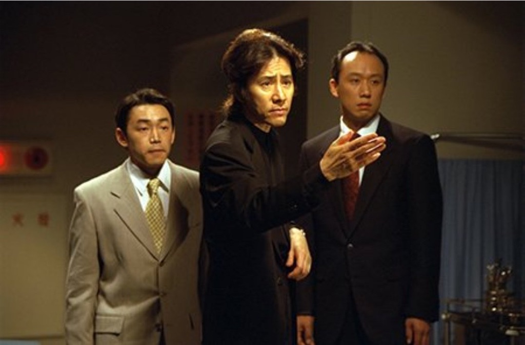 與田村正和(中)合作《古畑任三郎》的日星石井正則(左)致上悼念。(網路圖片)