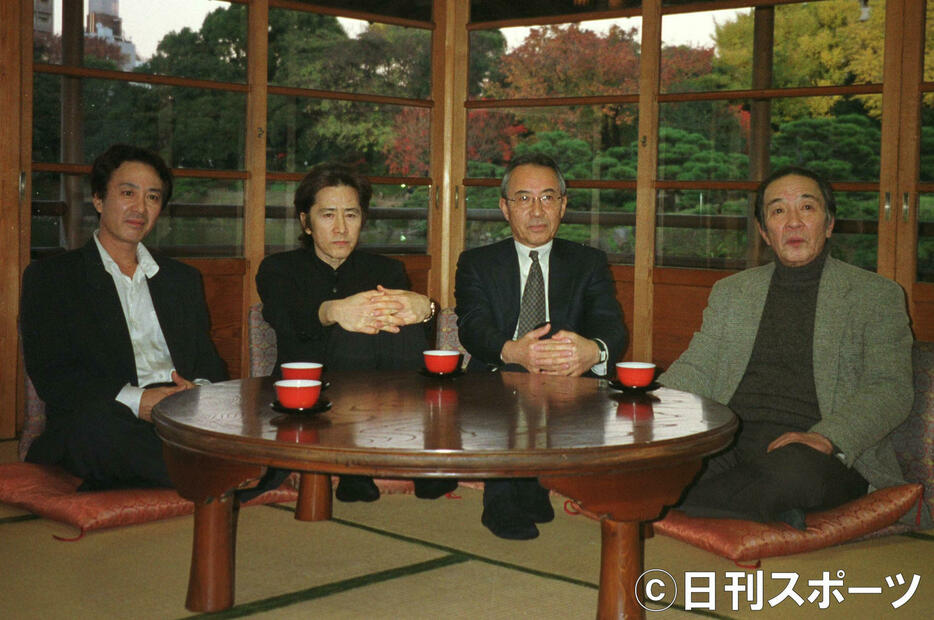 田村正和(左2)的大哥高廣(右起)、二哥俊磨、弟弟田村亮都是演員。(翻攝自日刊體育報)