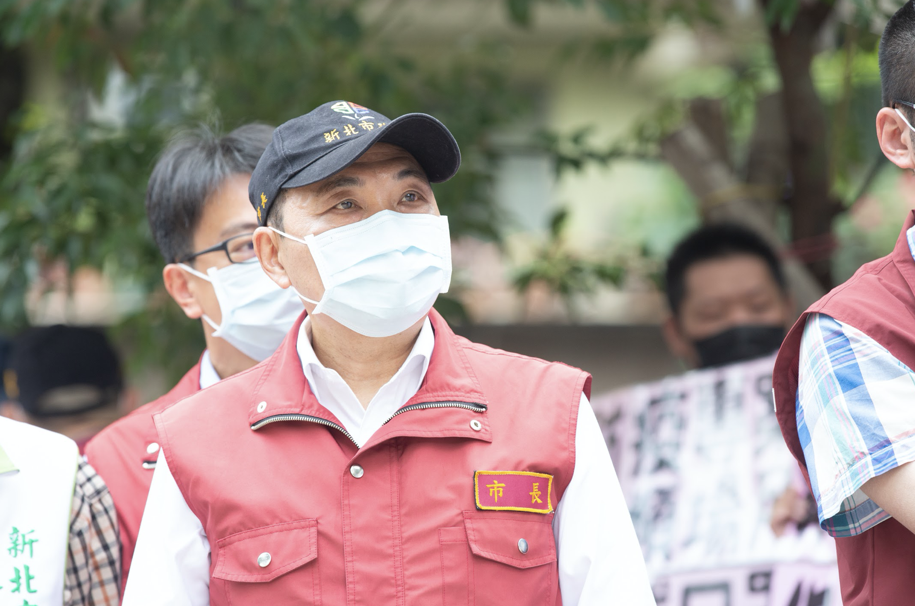 新北市長侯友宜下令稽查未戴口罩民眾，違規者直接挨罰。（資料照）