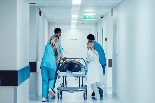 昨死亡個案女兒出面受訪回應,示意圖,非當事者。(翻攝自Shutterstock)