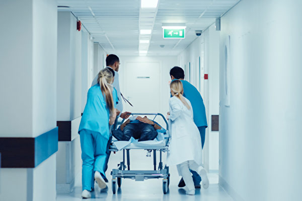 昨死亡個案女兒出面受訪回應，示意圖，非當事者。（翻攝自Shutterstock）