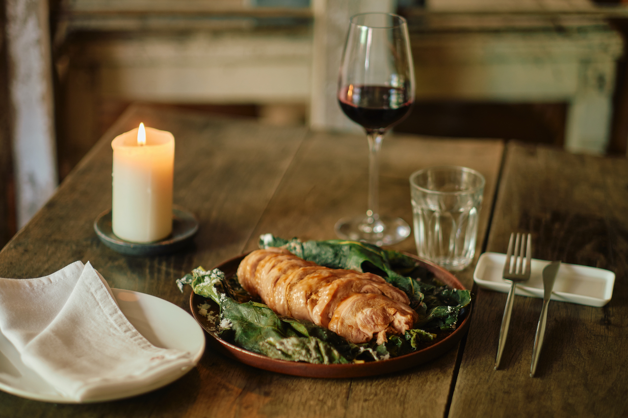 「FoodGo Box」食材箱最大特色是把經典菜色拆解再組合，民眾在家也能依步驟端出經典菜色。（FoodGo Box提供）