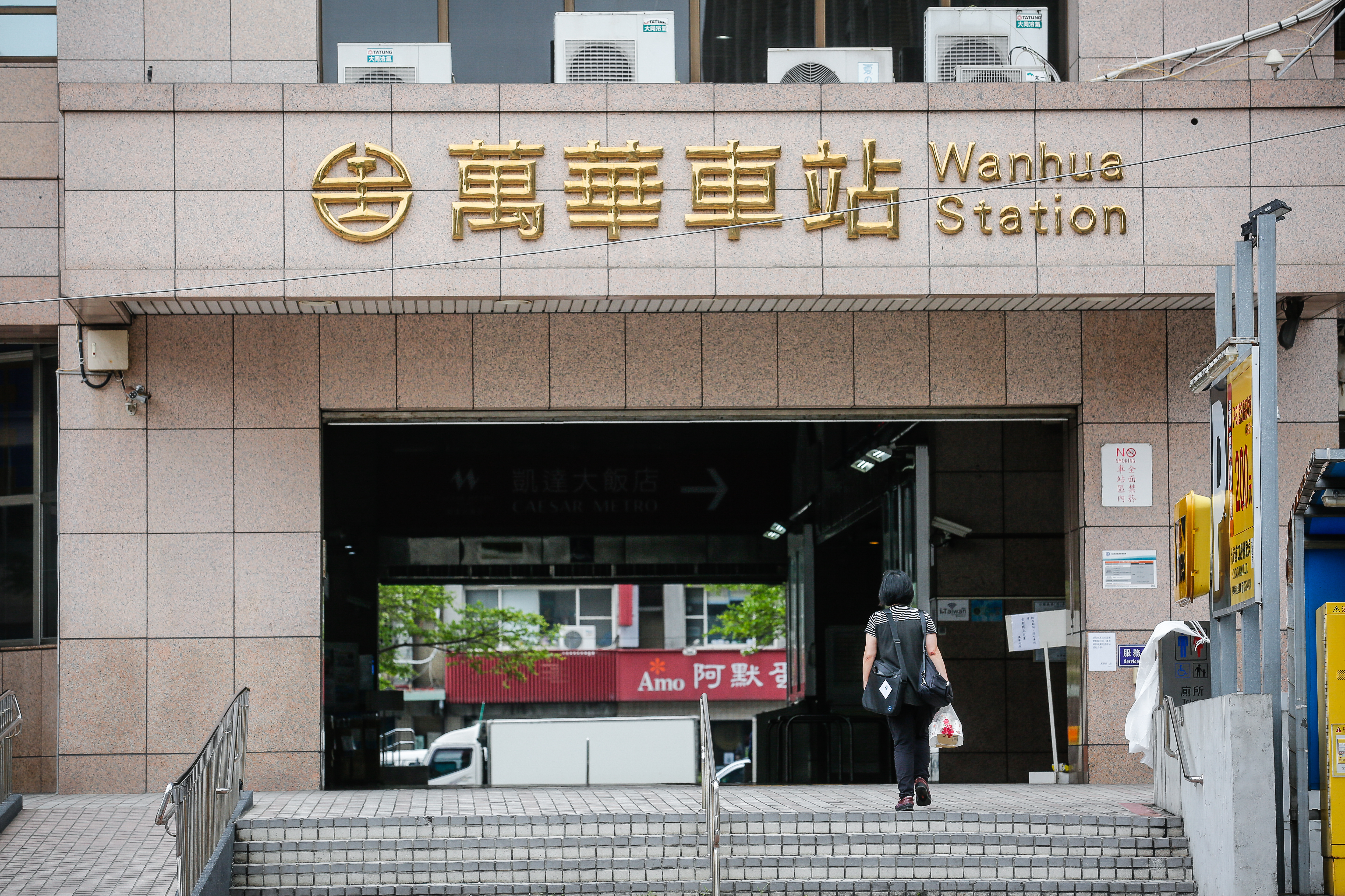 凶手殺妻後跑到疫情正熾的台北市萬華區躲藏，直到走投無路才回到南投自行投案。示意圖。（本刊資料照）