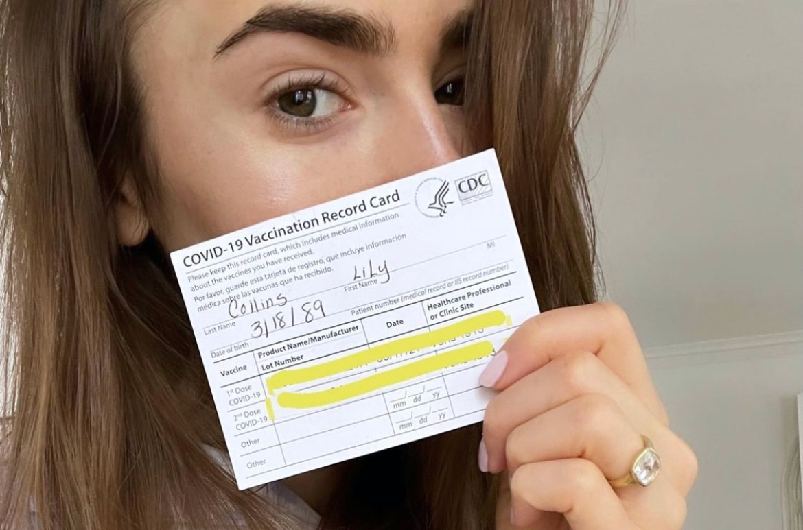 莉莉柯林斯呼籲大家打疫苗。（翻攝自莉莉柯林斯IG）