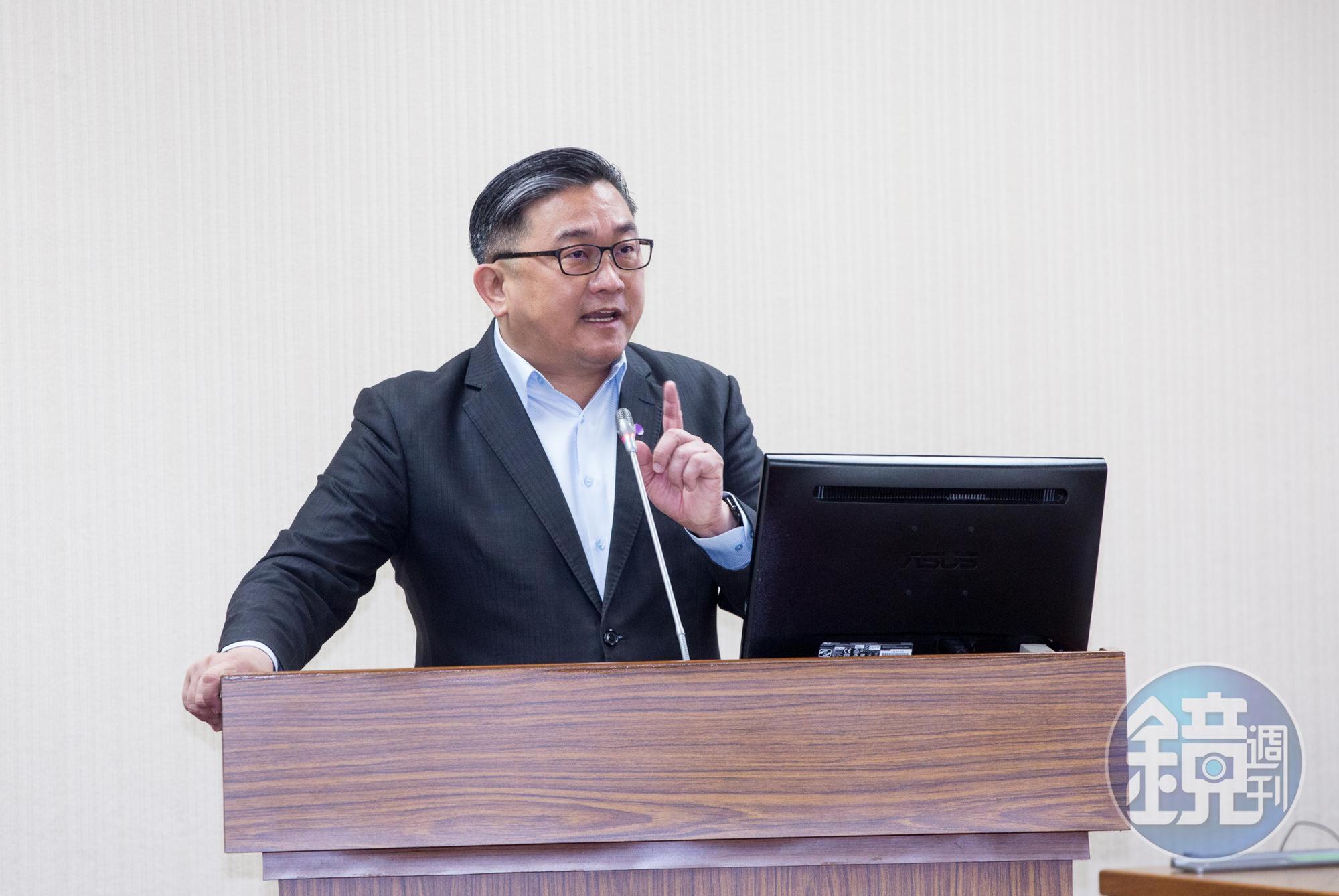 行政院證實40萬劑AZ疫苗將於下午抵台，民進黨立委王定宇對此表示，國民黨、統促黨等大可不必推銷中國疫苗了。（本刊資料照）