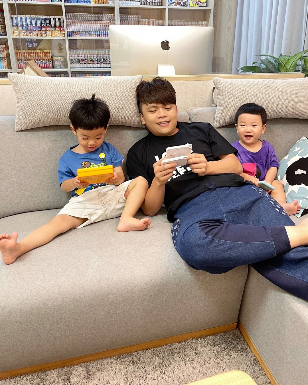 防疫期間，蔡阿嘎呼籲民眾配合防疫措施，乖乖待在家。（翻攝自「蔡阿嘎」臉書）