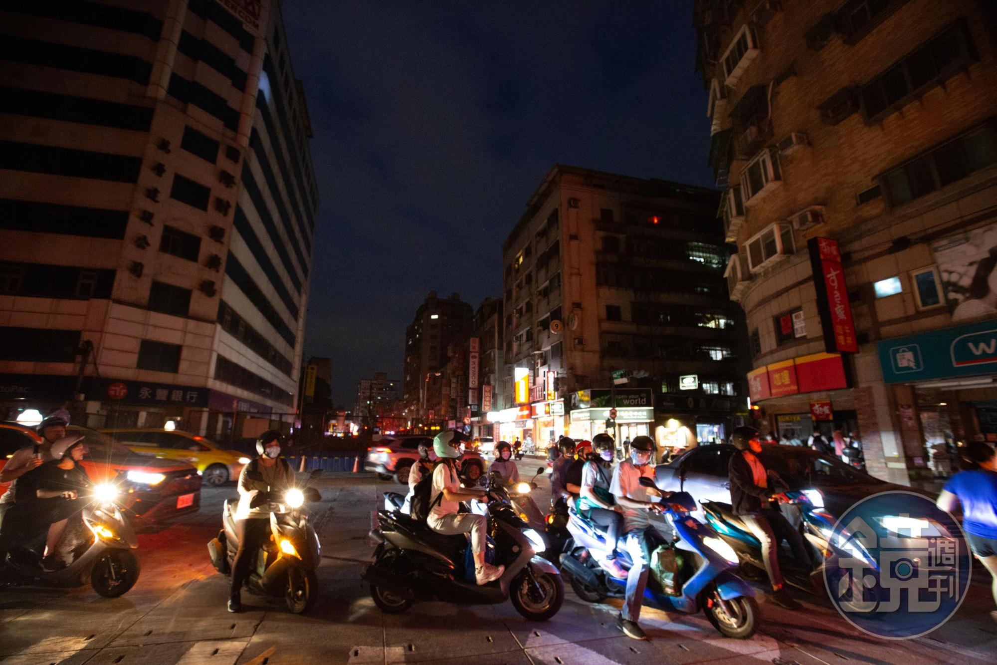 5月13日,因興達電廠跳機,全台失電,交通大打結。