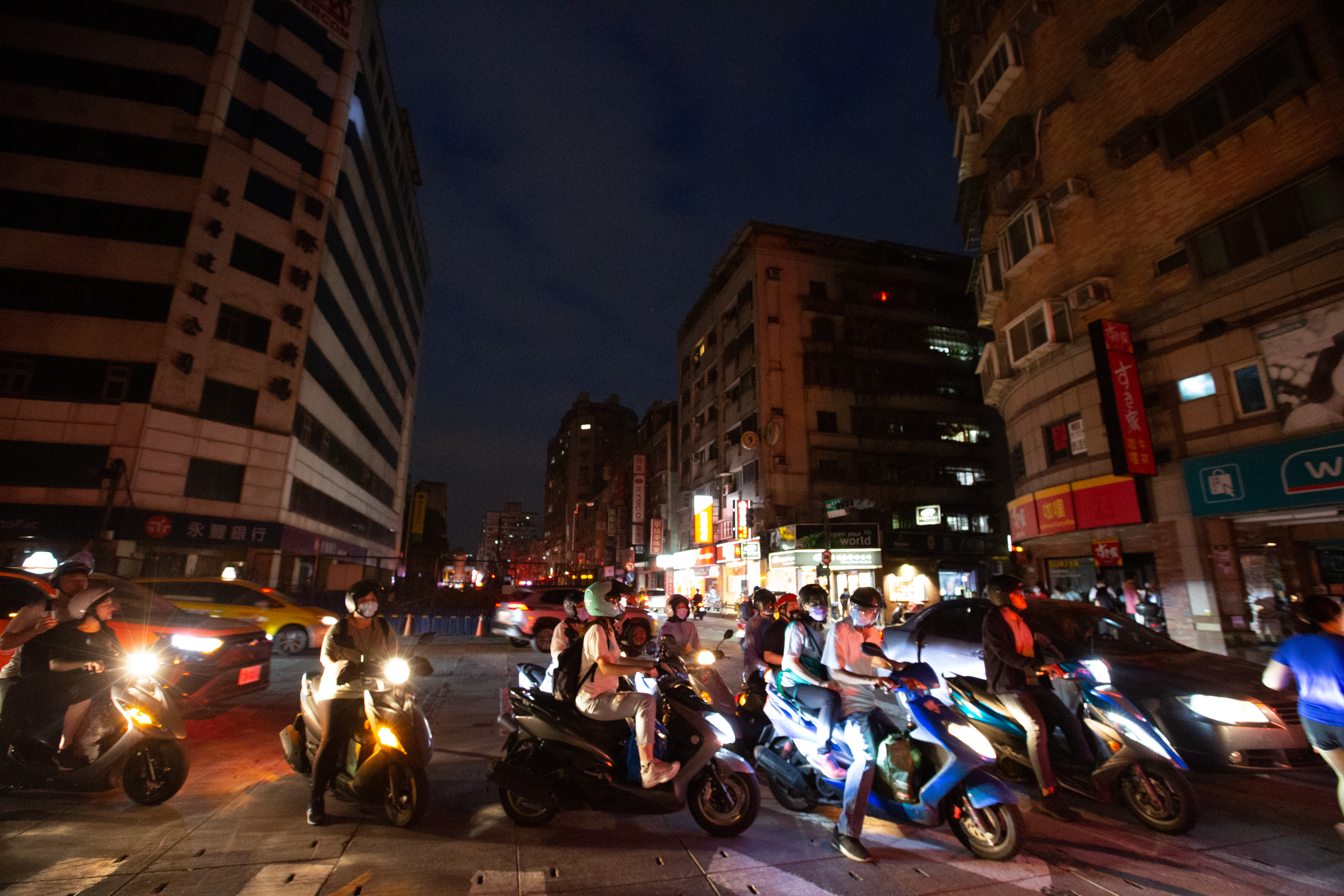 5月13日，因興達電廠跳機，全台失電，交通大打結。