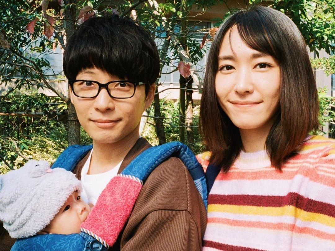 在今年一月推出的《月薪嬌妻》特別篇中,星野源和新垣結衣共同面對育兒酸甜苦辣。(翻攝自星野源IG)