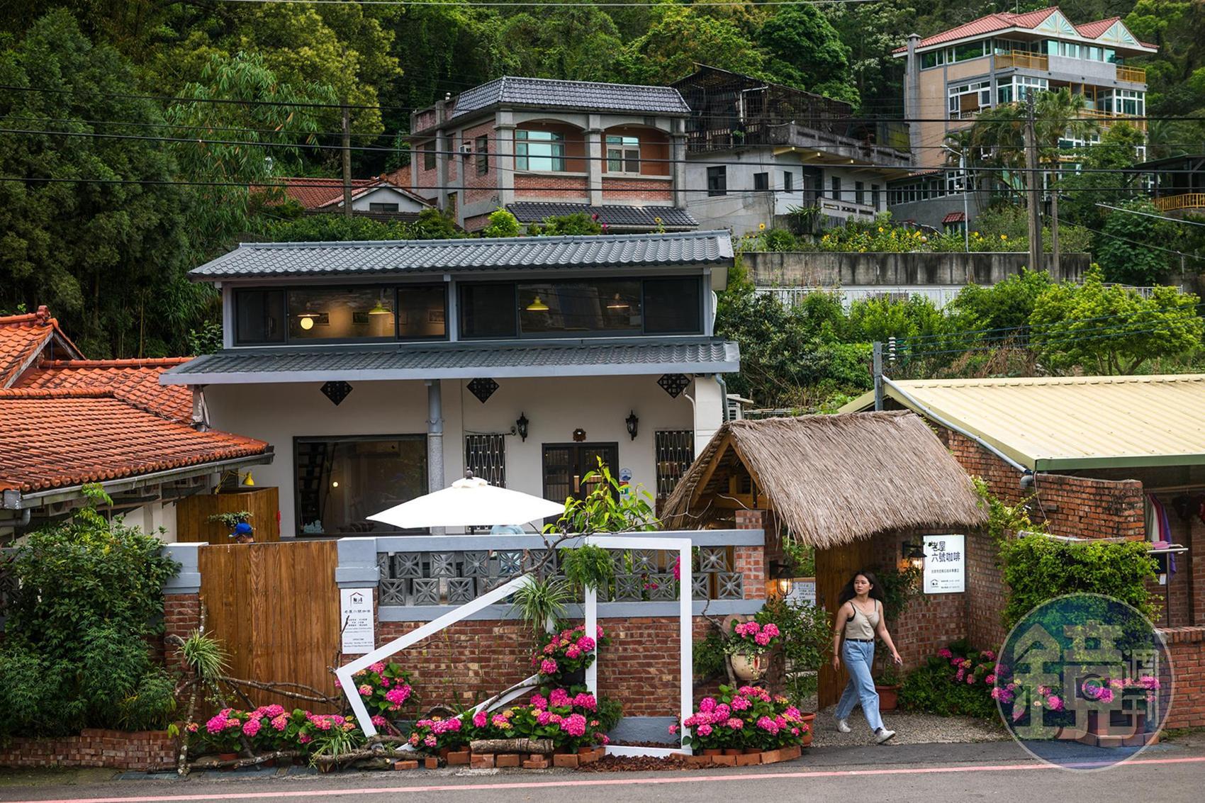 「老屋六號咖啡」是一間位於南妝西溪大橋旁，由三合院改建的咖啡館。