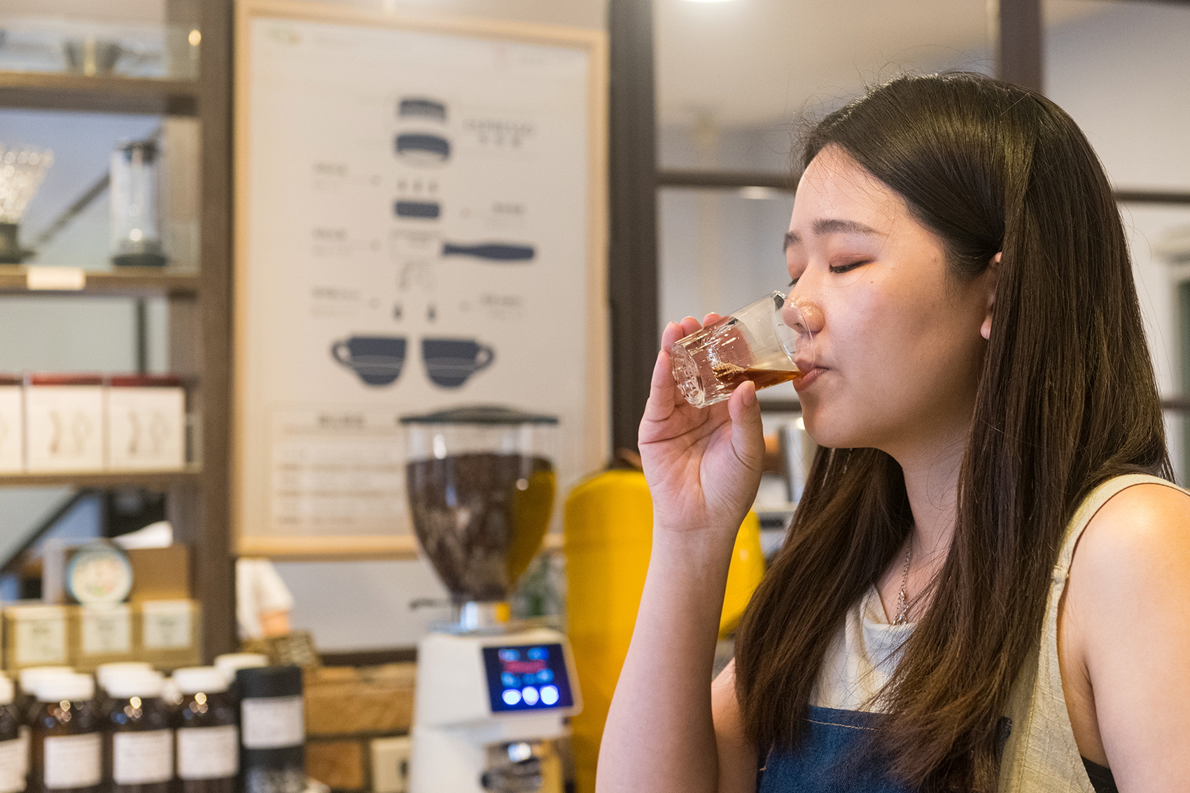 除了體驗烘豆，還可另外參加手沖課程，學習自己沖咖啡。