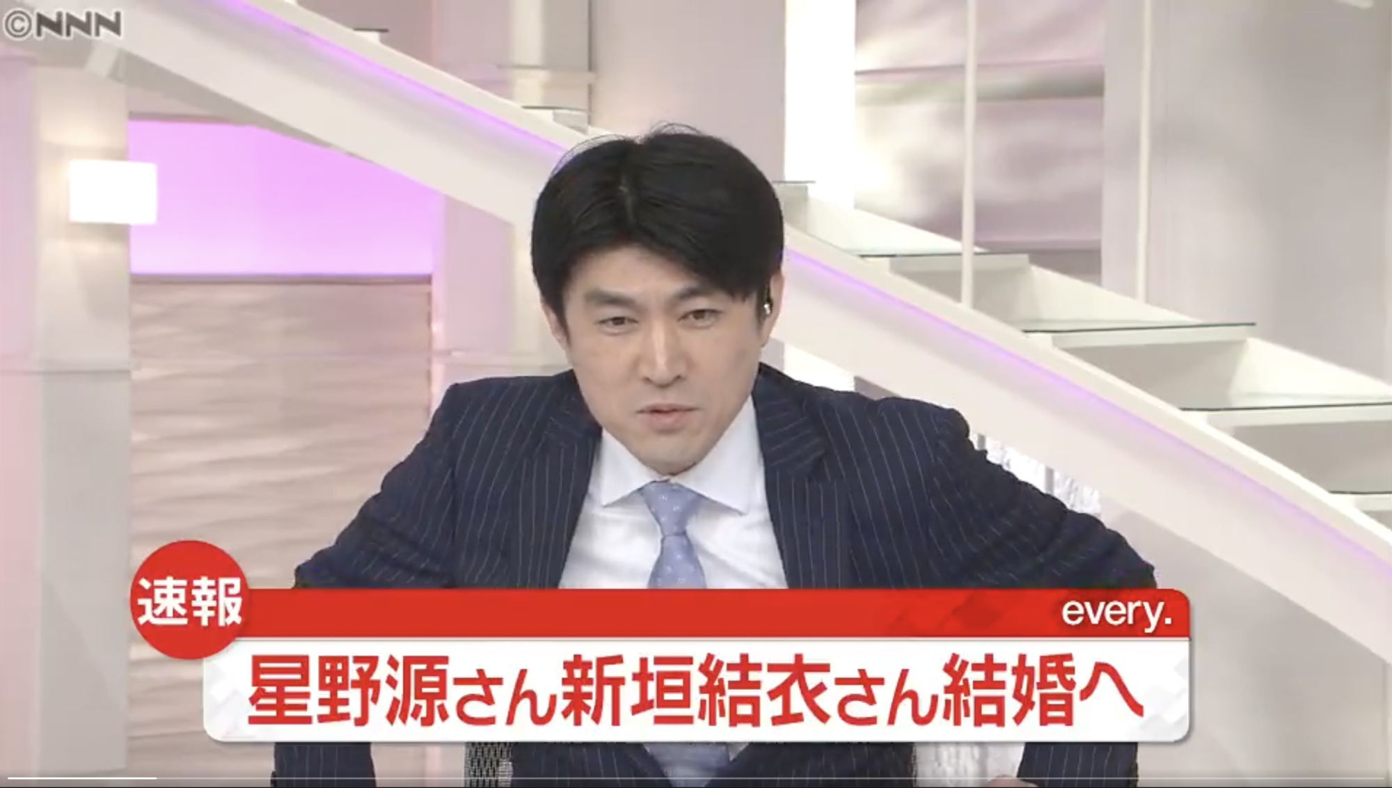 看到新垣結衣結婚消息,藤井貴彥忍不住再度確認。(翻攝自日本電視台推特)