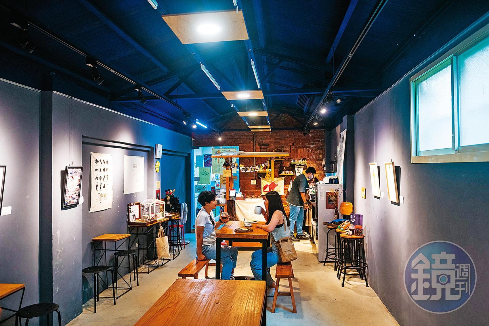 咖啡館既是用餐空間、展覽場所，也是鹽和光的實體工作室。