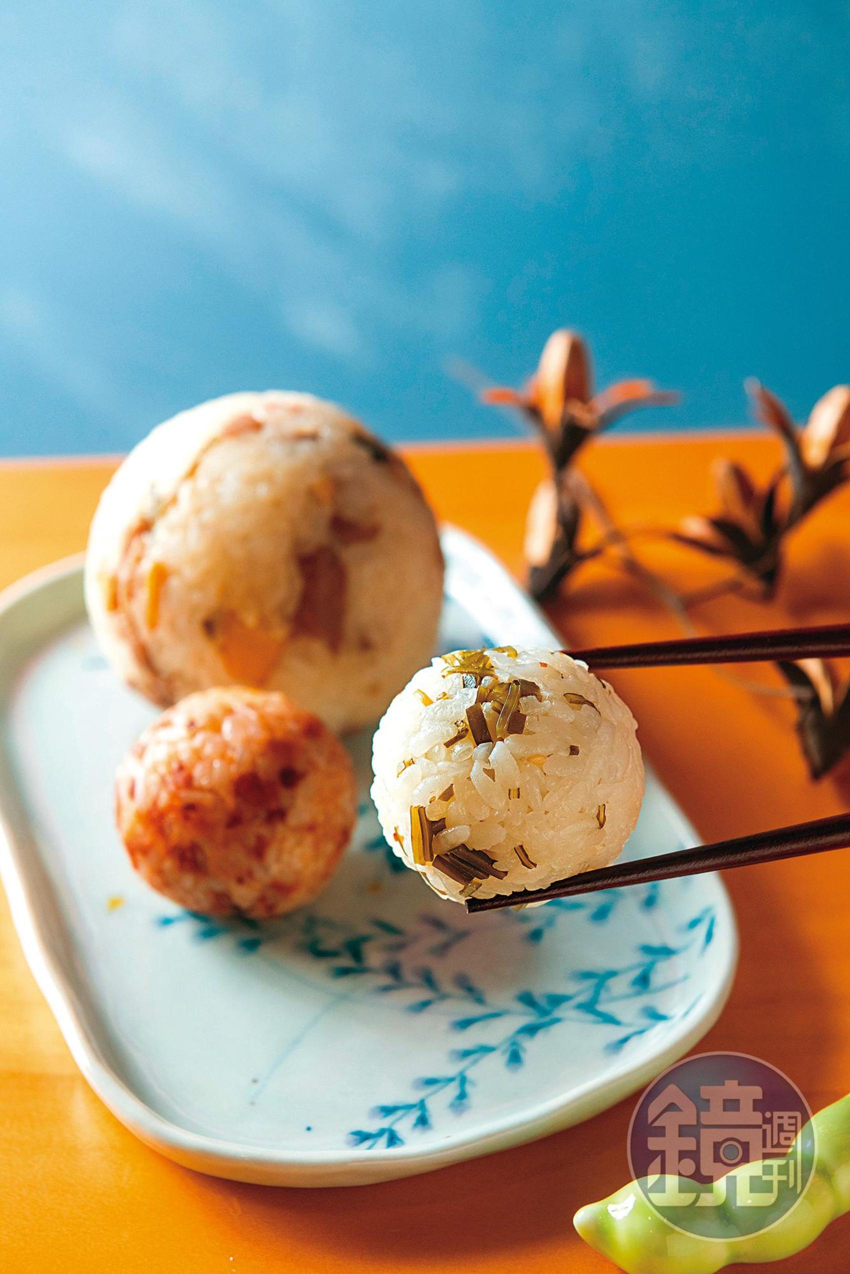 包含1大2小、口味不指定的「手作飯糰特別組合」，很受遊客歡迎。