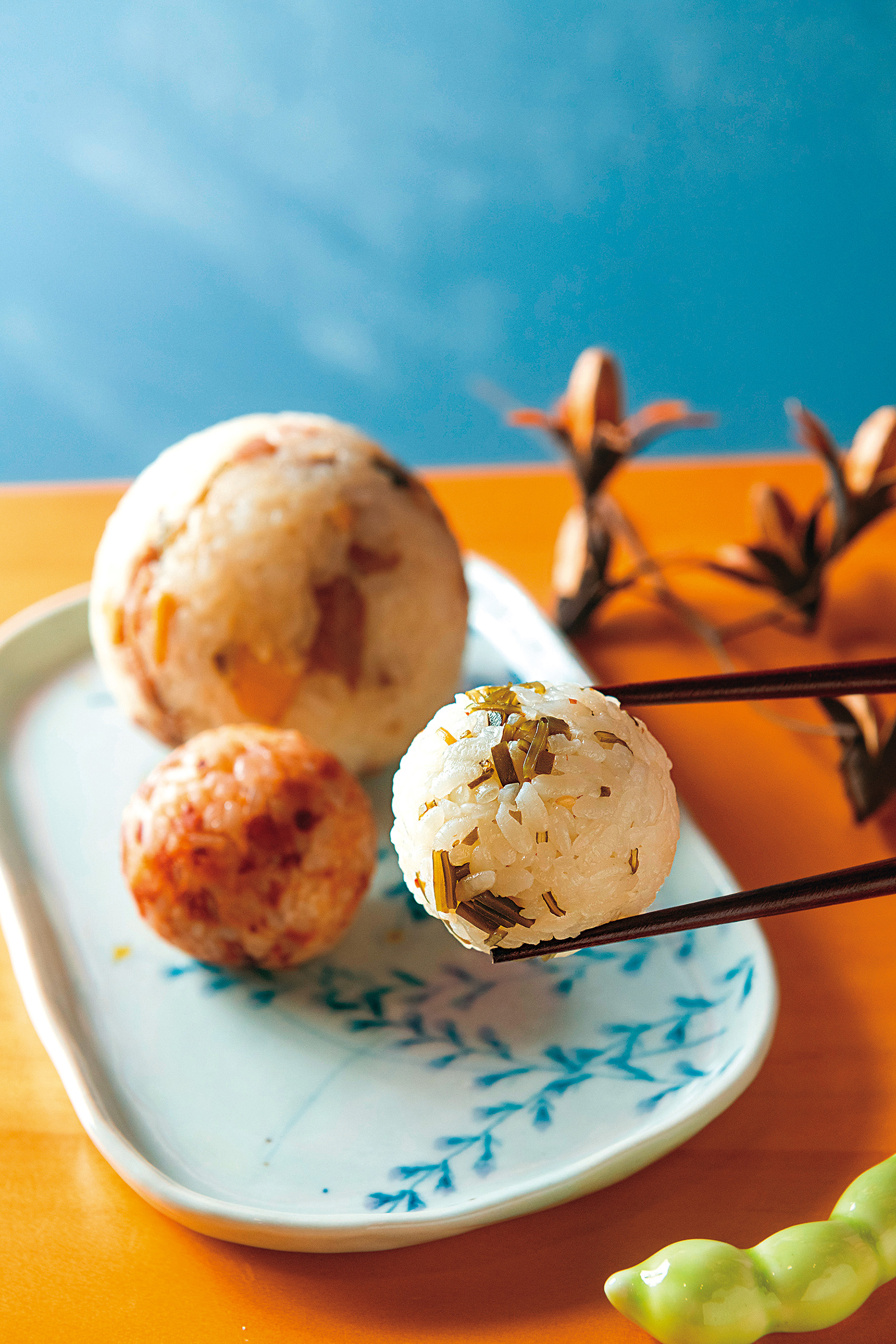 包含1大2小、口味不指定的「手作飯糰特別組合」，很受遊客歡迎。