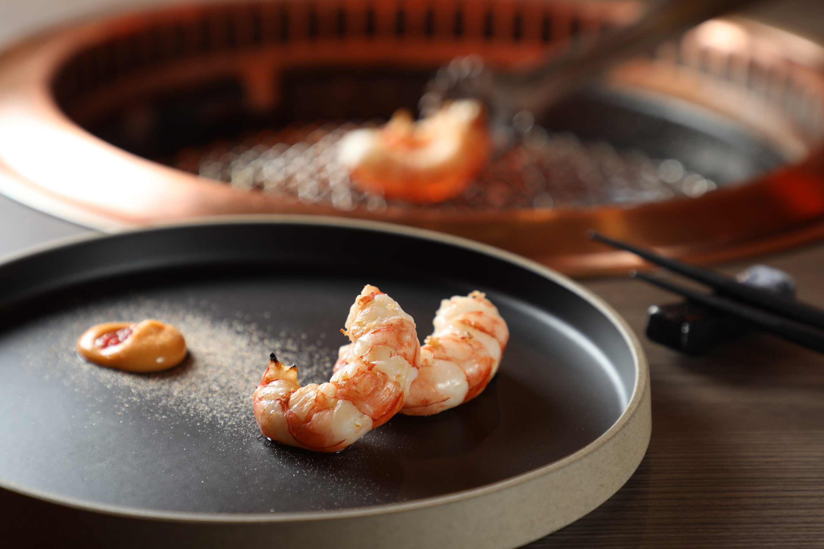  「胡同裏的蘭」以8道式套餐呈現燒肉火烤與法菜精髓。