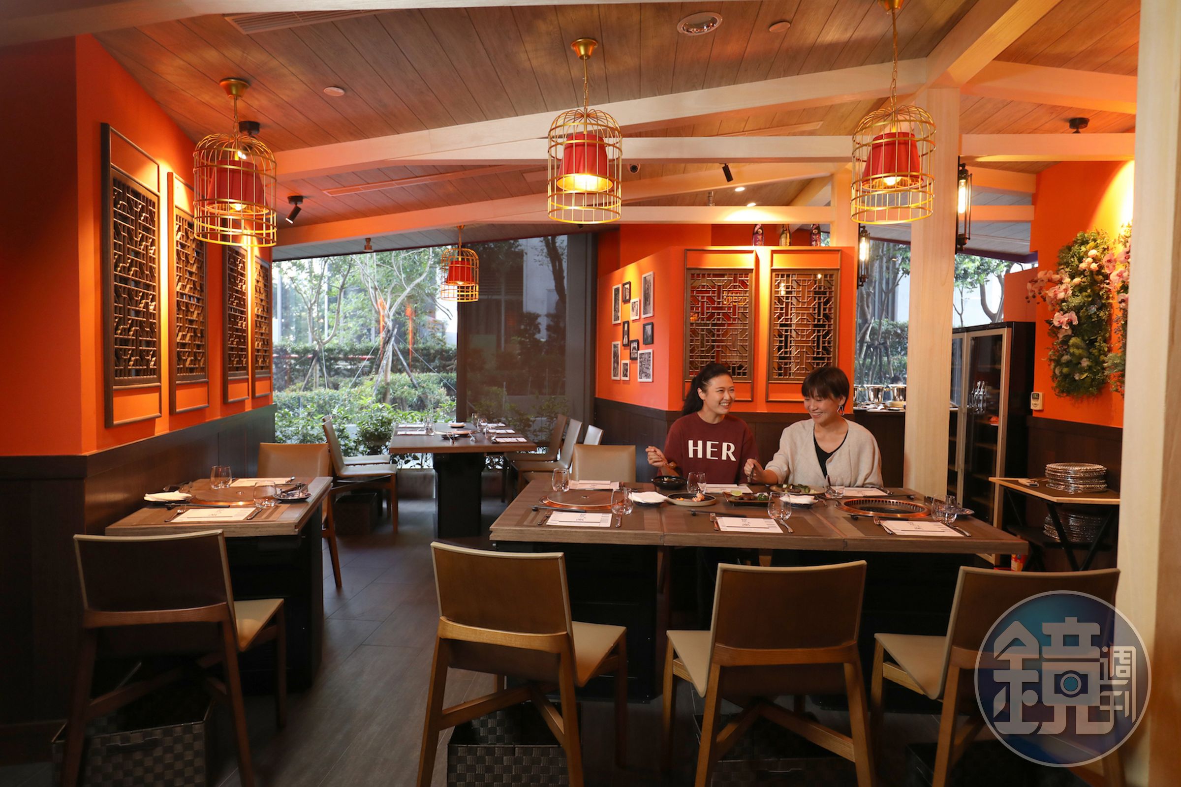 「蘭」餐廳與「胡同燒肉」二品牌結合，以8道式套餐饗宴形式，打造位置僅22席的燒肉私廚餐廳。