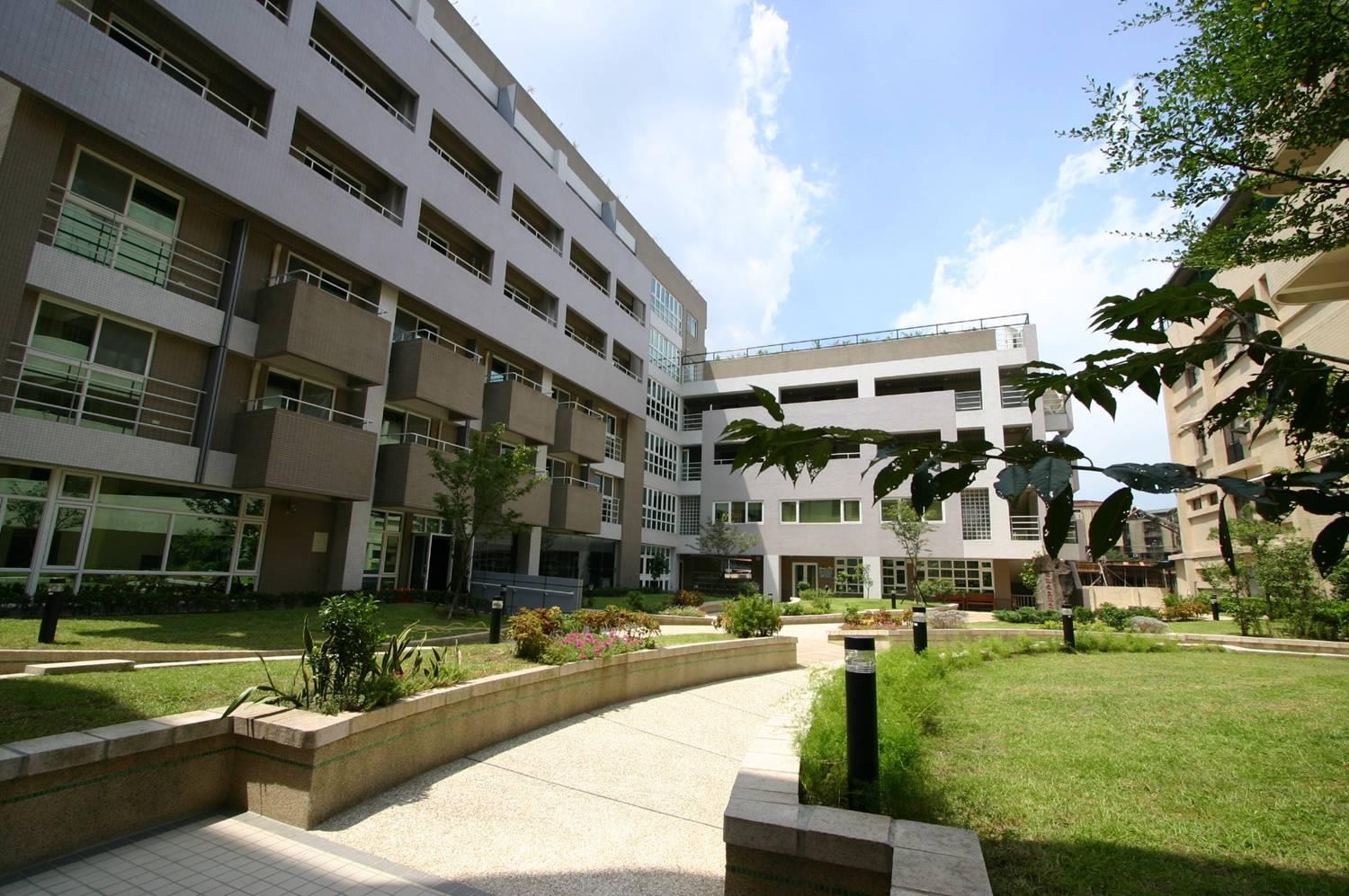 有知情人士爆料稱,萬華區的長照機構「台北市私立愛愛院」有一住民發燒。(翻攝自「台北市私立愛愛院」臉書)