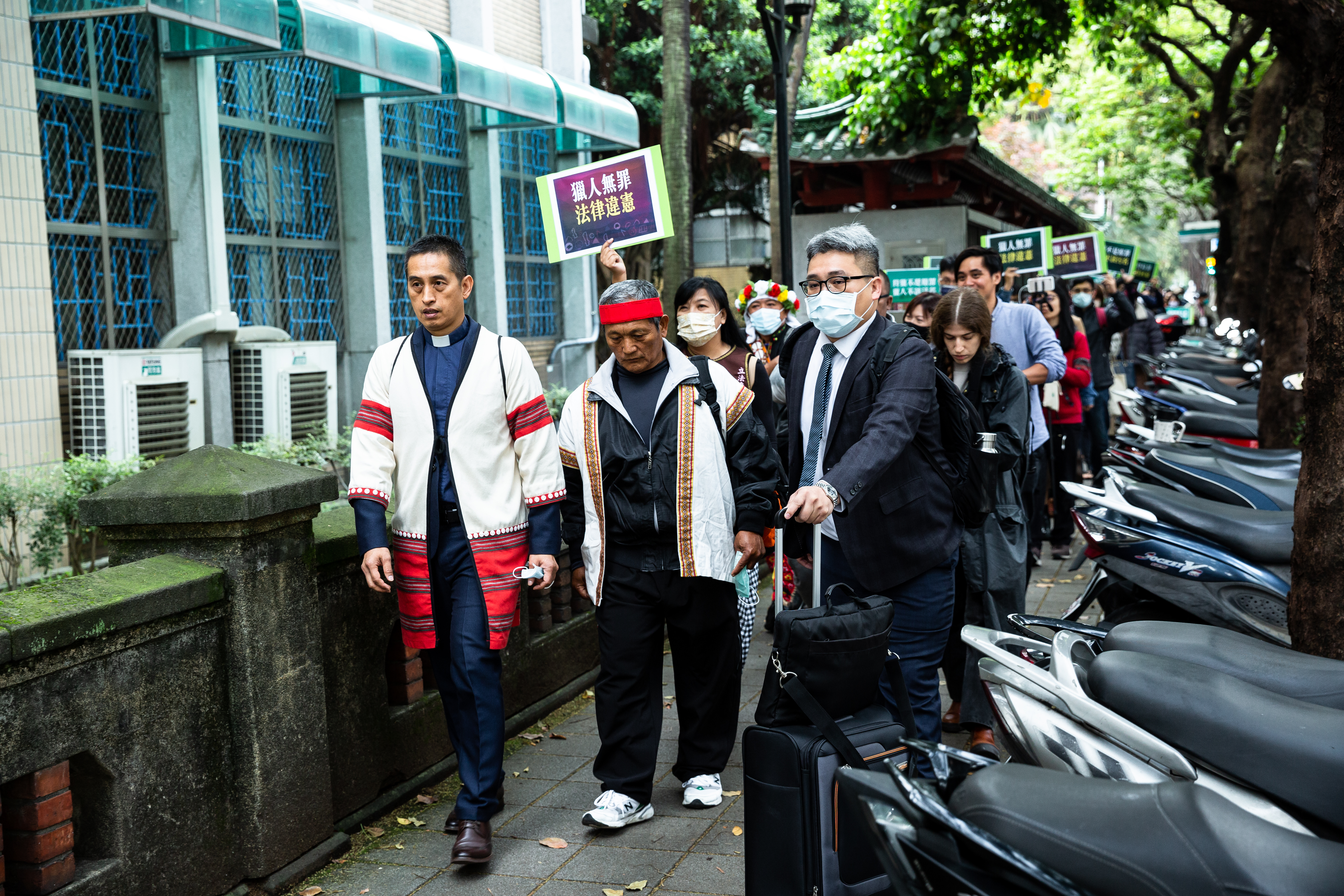 針對原住民狩獵相關規定，最高法院為王光祿（中）提出釋憲。（本刊資料照）