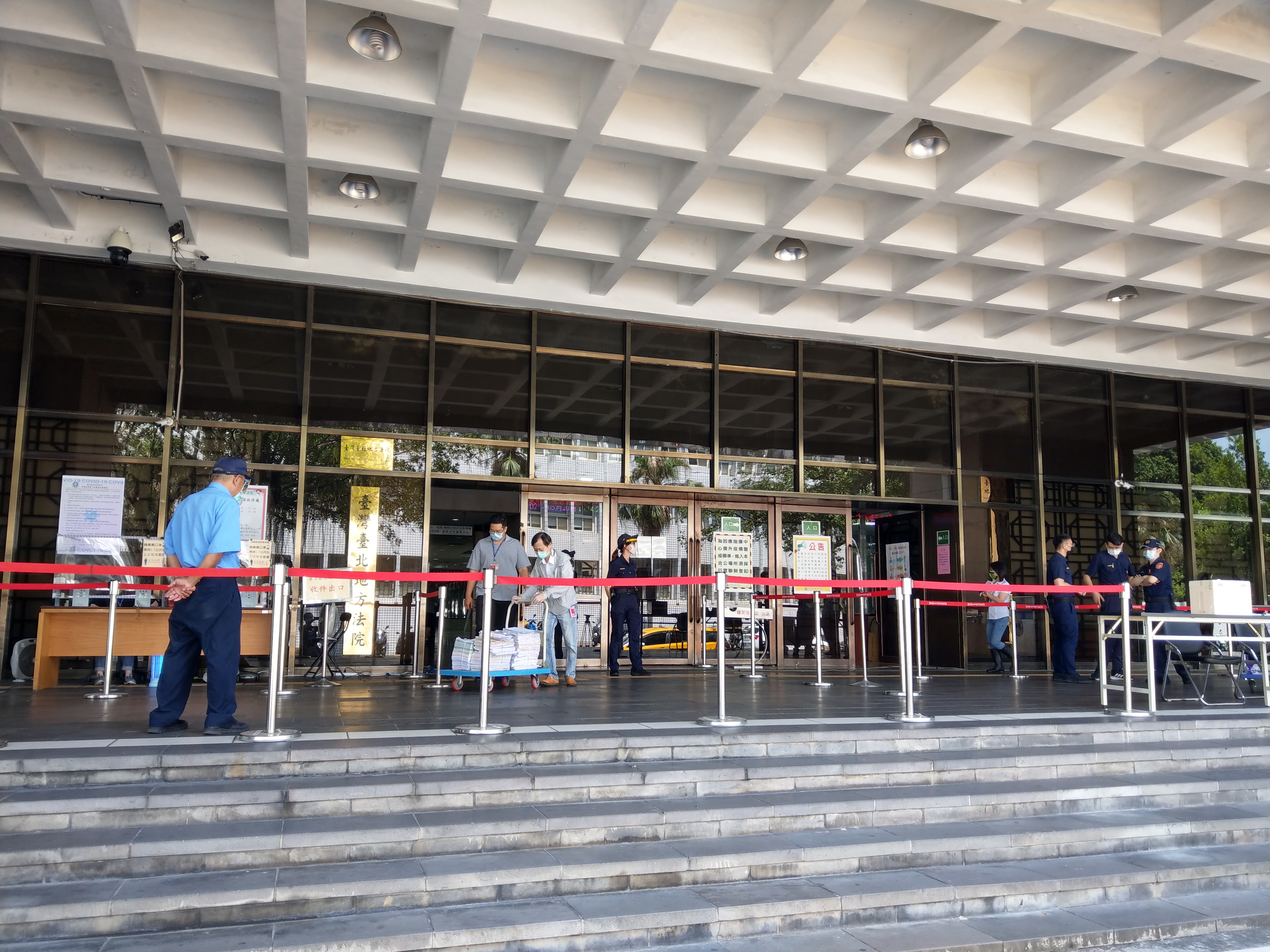 台北地院因有法官助理確診，將改採居家上班。