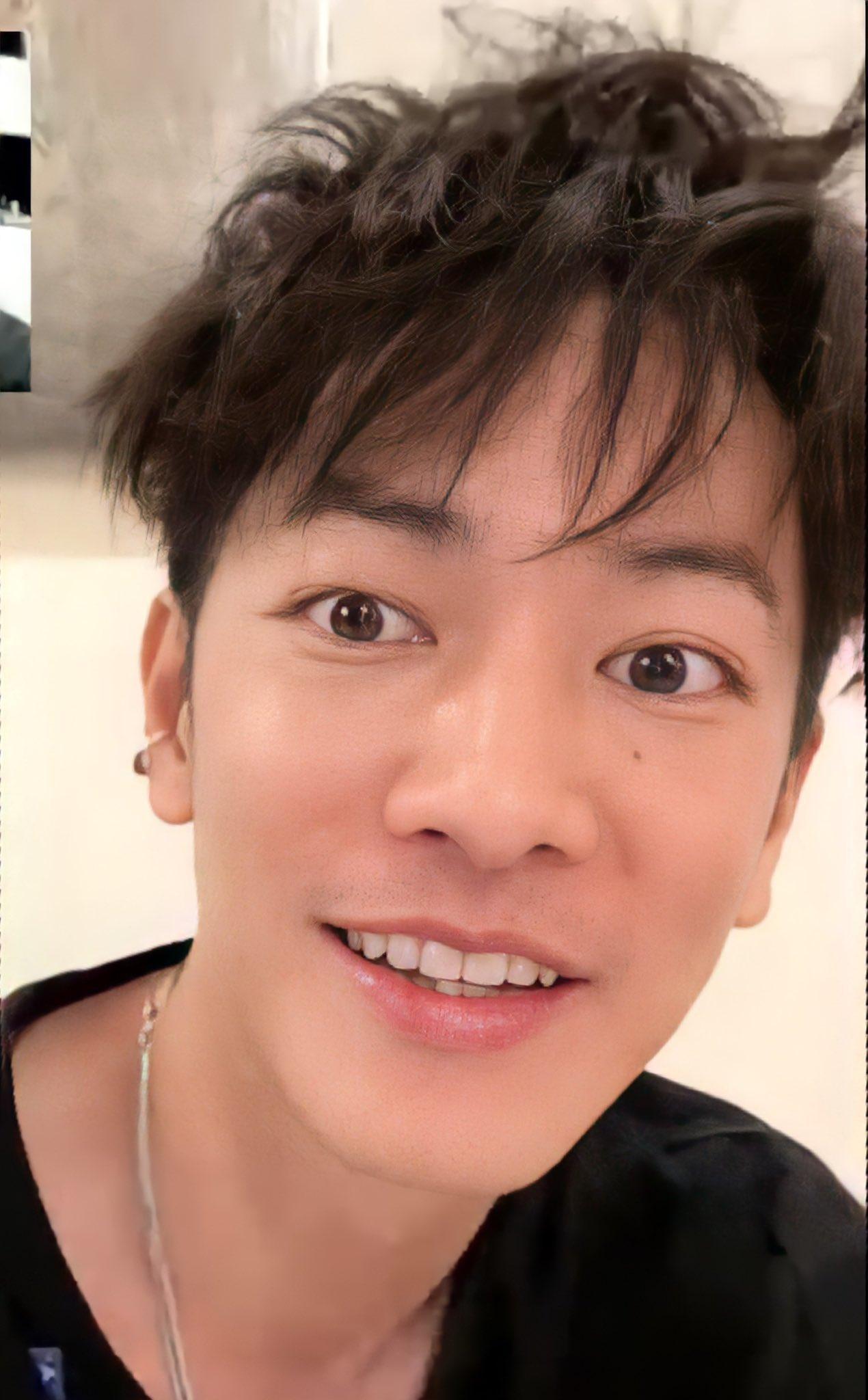 佐藤健昨罕見無預警開直播,大聊新垣結衣結婚。(翻攝自SUGAR)