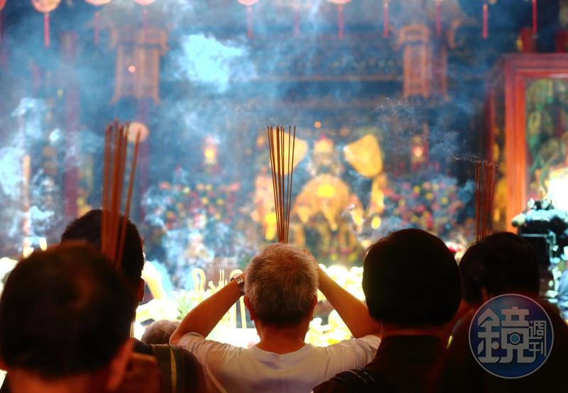 網路上又流傳假消息，內容稱桃園某宮廟已取得預防新冠病毒的藥，開放民眾免費索取。（示意圖非事發宮廟，本刊資料照）