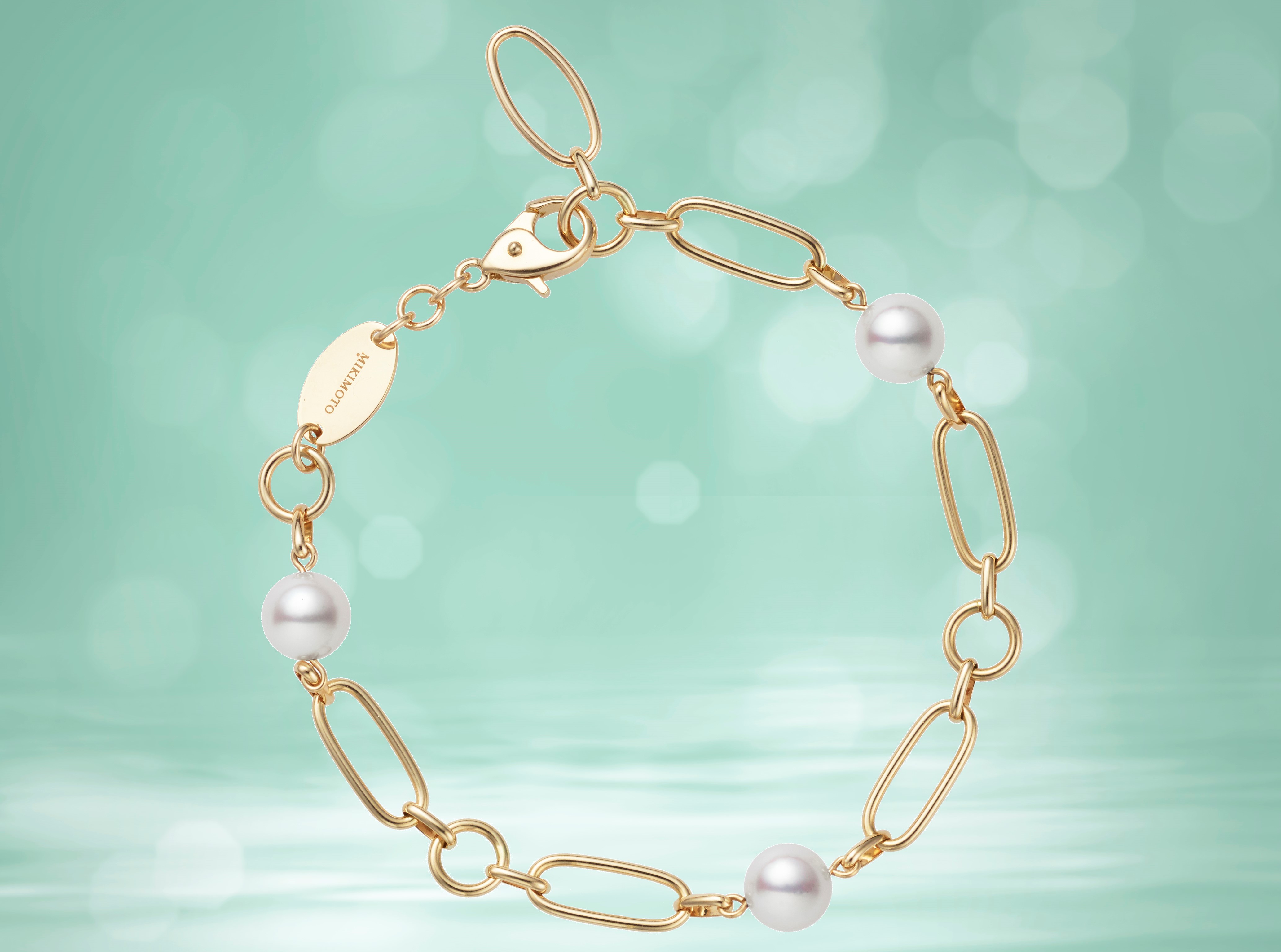 MIKIMOTO M Code系列全新珍珠手鍊作品，以18K黃金搭配日本Akoya珍珠(珍珠直徑：6.50-6.75mm) 。NT$53,000（MIKIMOTO提供）