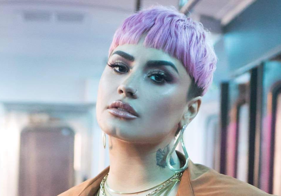 曾為迪士尼童星、唱紅〈Let It Go〉的美國歌手黛咪洛瓦特，今日宣布自己為「非二元性別者」。（翻攝自Demi Lovato臉書）