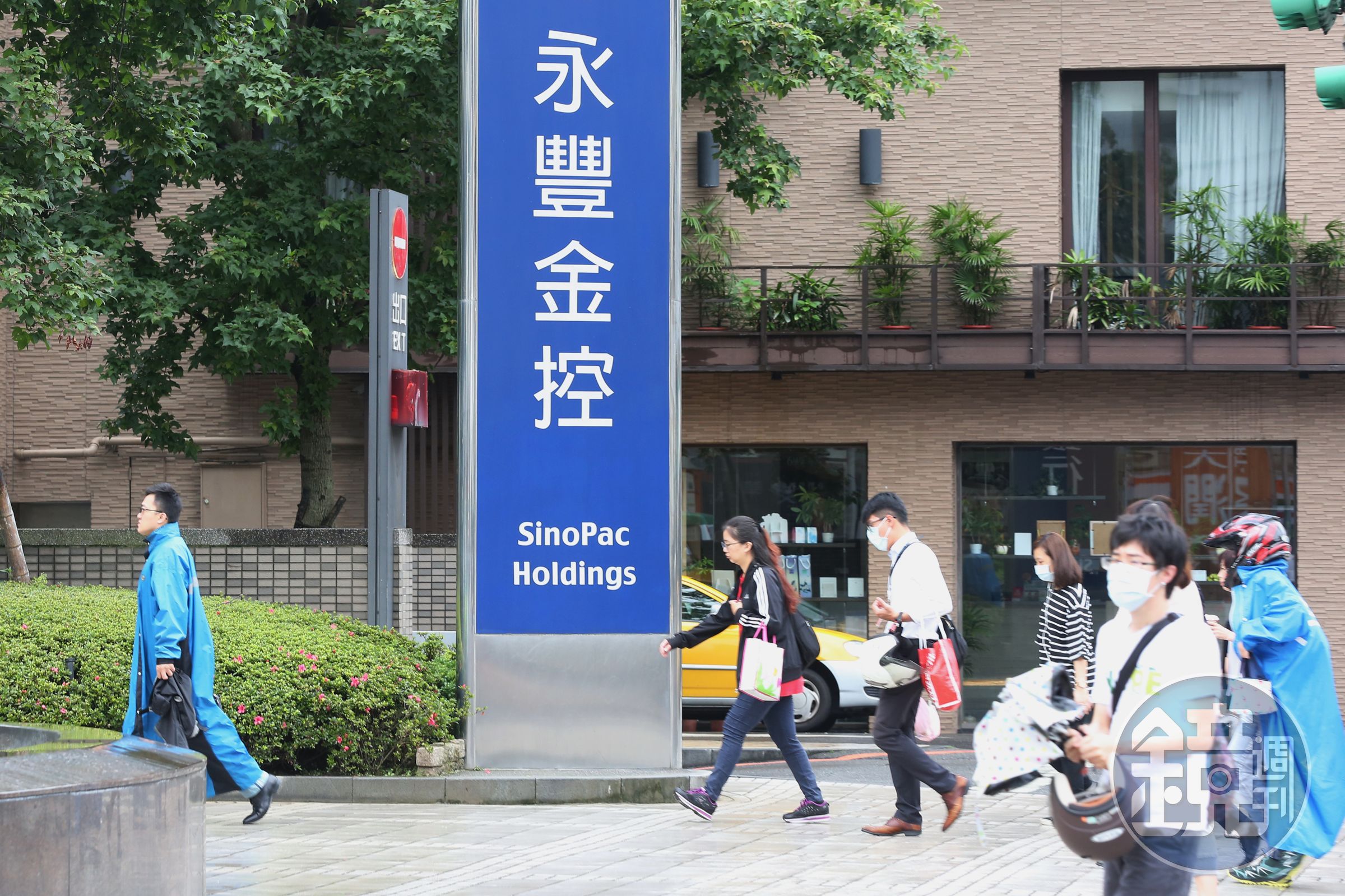 國內疫情爆發後，金控接連有確診案例，永豐金也有員工確診。