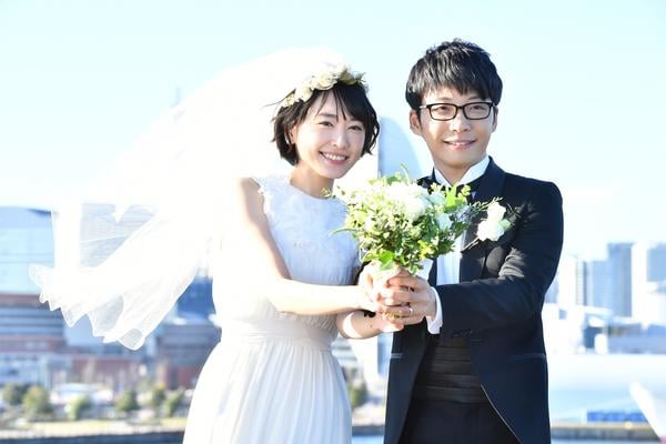 新垣結衣和一同出演日劇《月薪嬌妻》的男星星野源宣布結婚。（網路圖片）