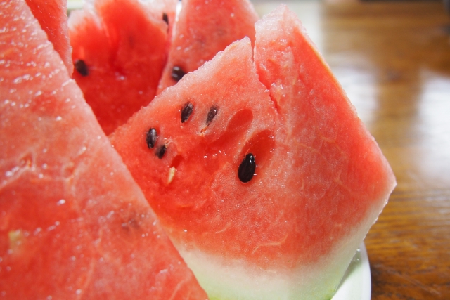 天氣炎熱，吃西瓜是消暑解熱的好選擇。（示意圖，photoAC）