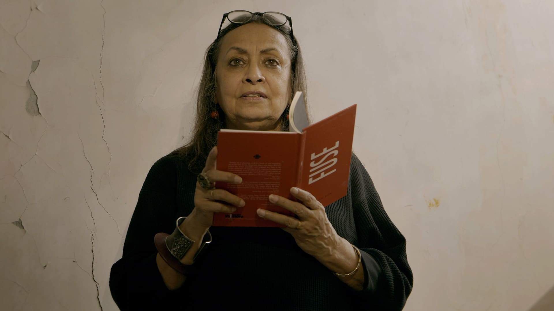 印度詩人兼出版編輯碧娜薩卡（Bina Sarkar Ellias）擔任《波濤最深處》顧問。（佳映提供）