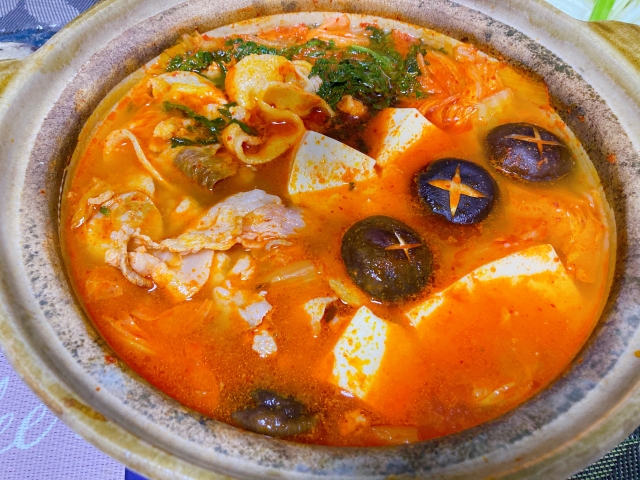 中國大陸傳出有商家在料理中加入罌粟殼，想讓客人上癮。（示意圖，photoAC）