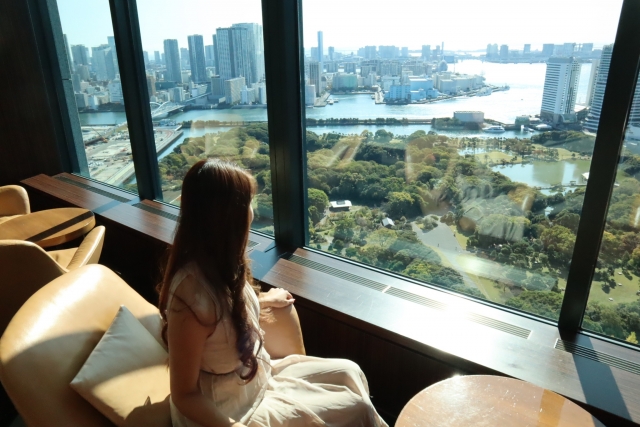 英國一對情侶入住飯店,親密過程全被對面房客看光。(示意圖,photoAC)