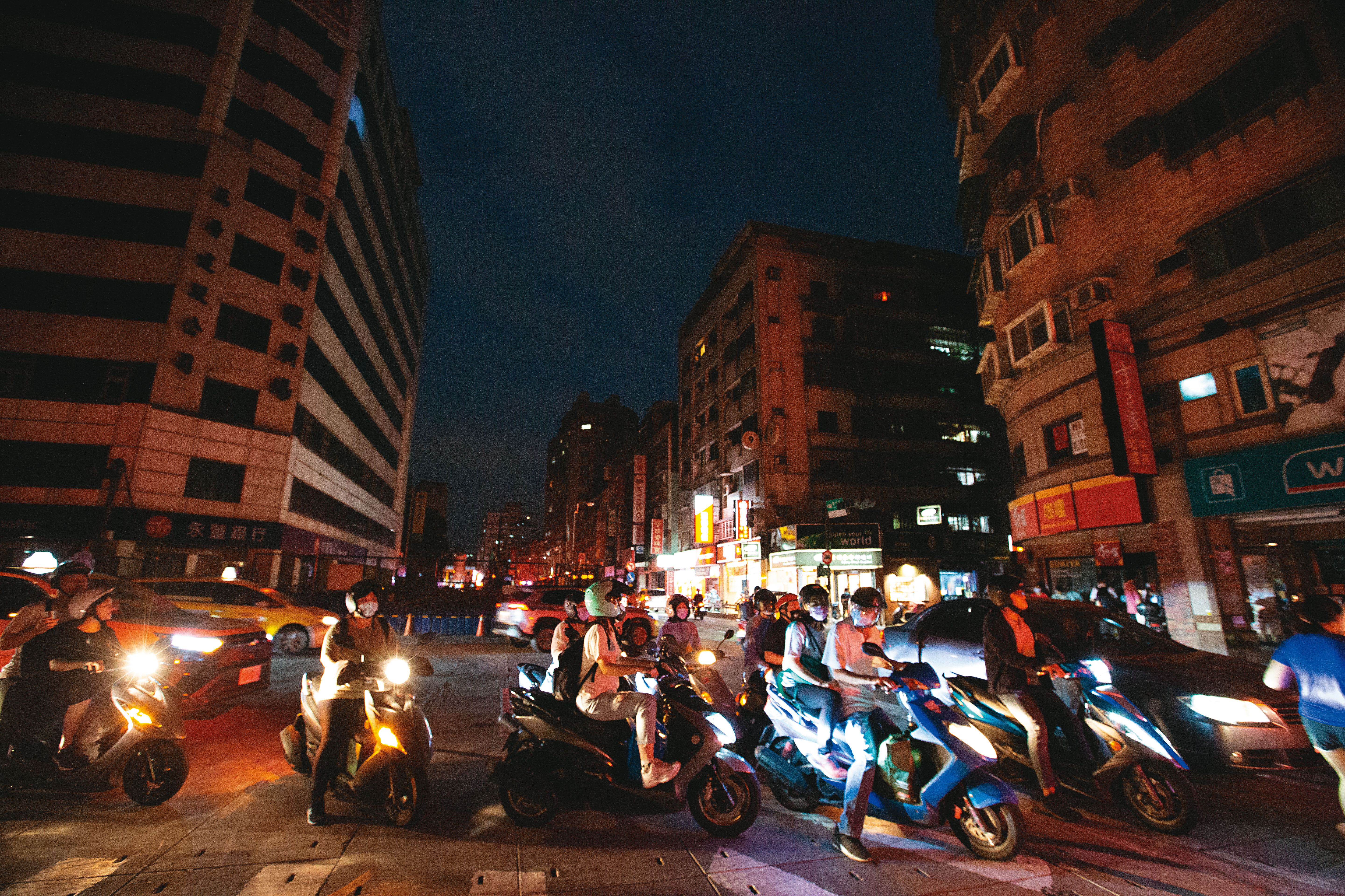 5月13日，因興達電廠跳機，全台多處交通大打結。（賴智揚攝）