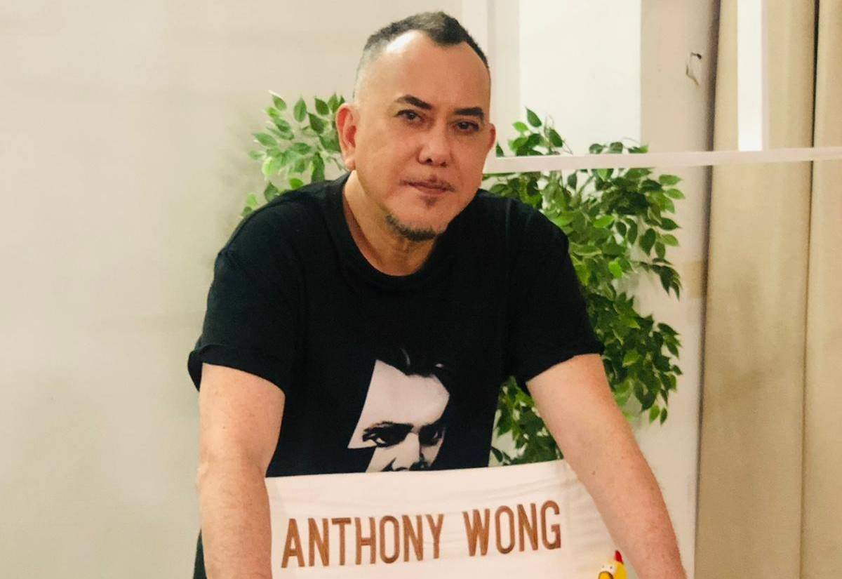 近日台灣傳出多起民眾未戴口罩的衝突事件，港星黃秋生po文，痛批這些道理講不通的人，「我們稱呼為野蠻人」（翻攝自黃秋生臉書）