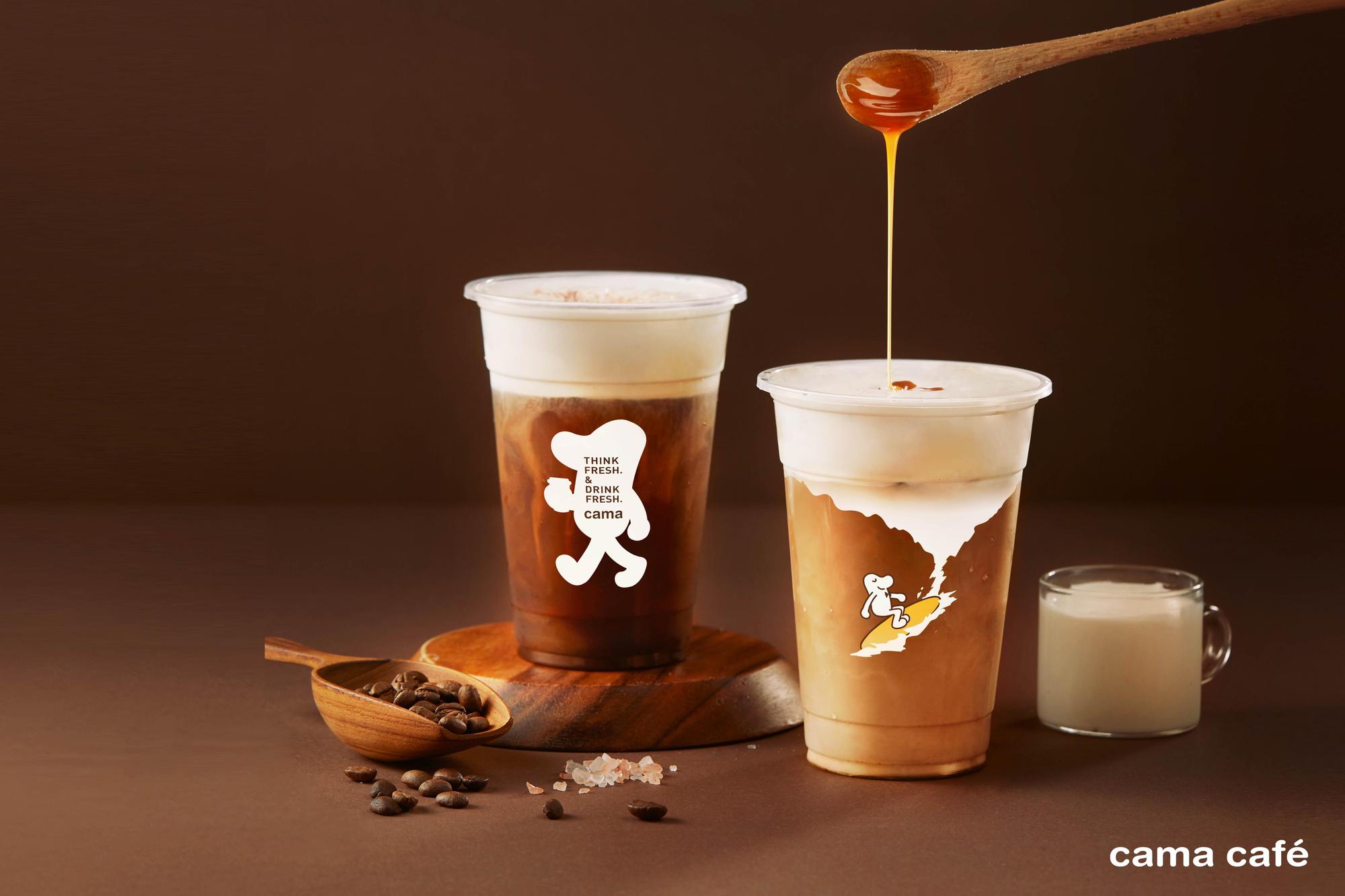 cama café新品「浮雲奶蓋海鹽黑咖啡」(80元/大杯)與 「浮雲奶蓋焦糖瑪奇朵」(105元/大杯)。(cama café提供)
