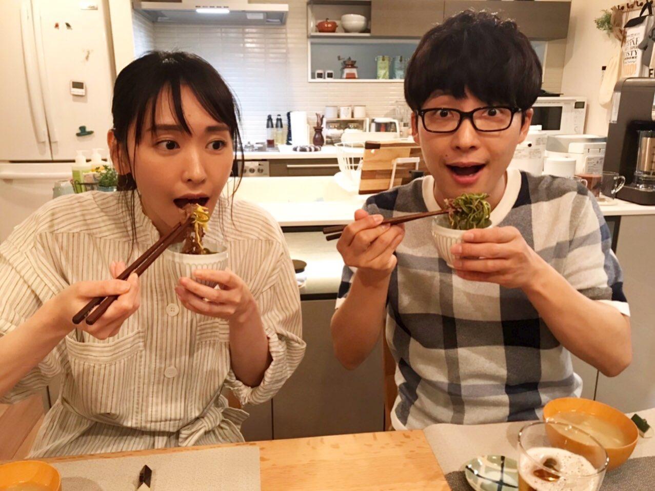 新垣結衣(左)和星野源(右)結婚消息來得太突然,令許多粉絲無法接受。(翻攝自《月薪嬌妻》Twitter)