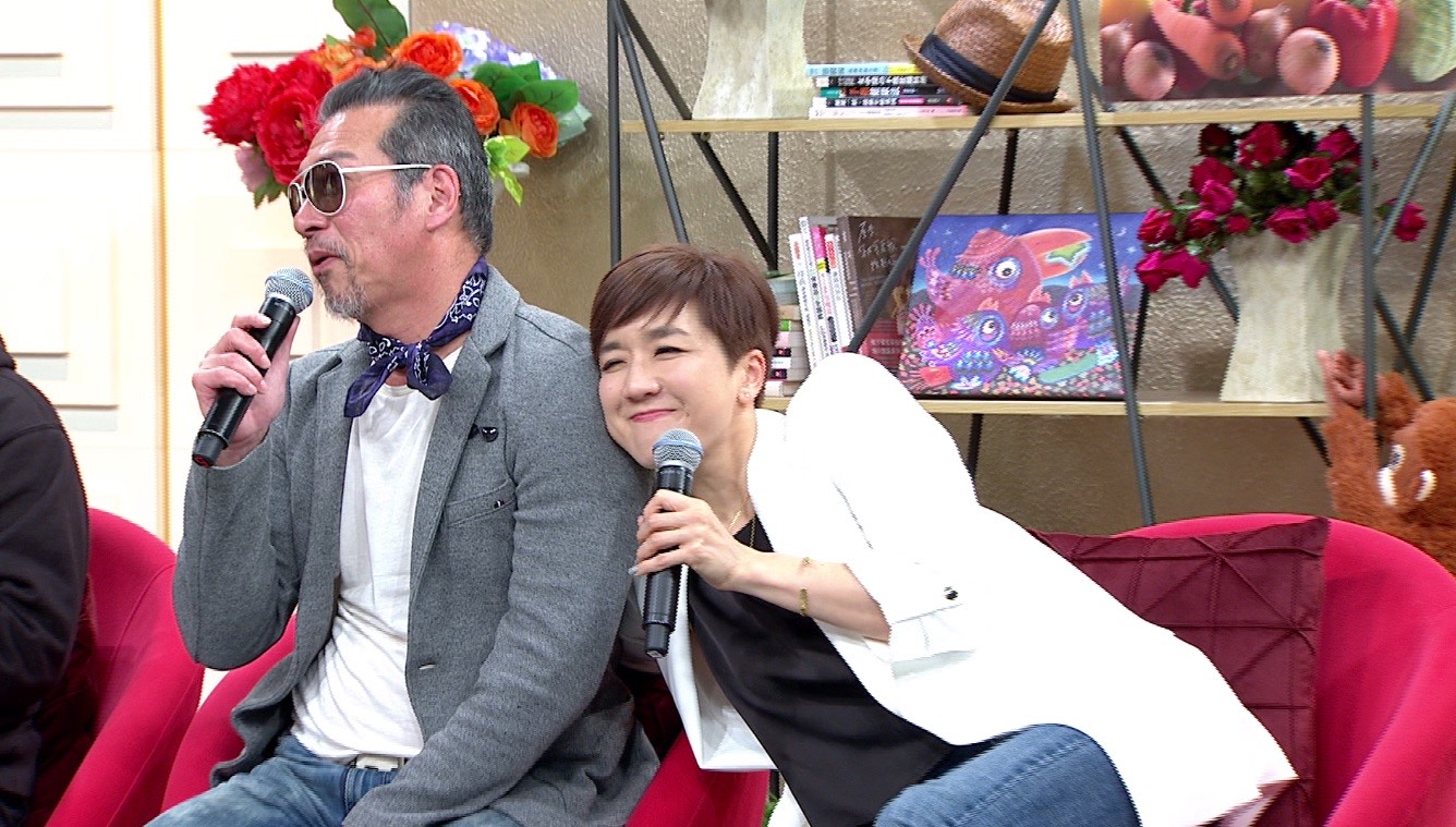 LuLu（右）開玩笑說自己很懊惱年輕時太好騙，嫁給黃仲崑。