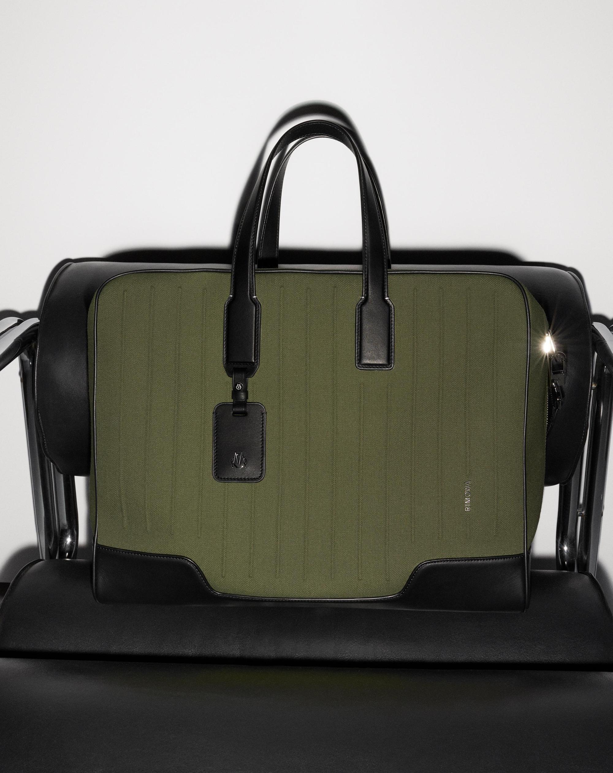 綠色RIMOWA Never Still Weekender NT$52,700 RIMOWA。(RIMOWA提供)