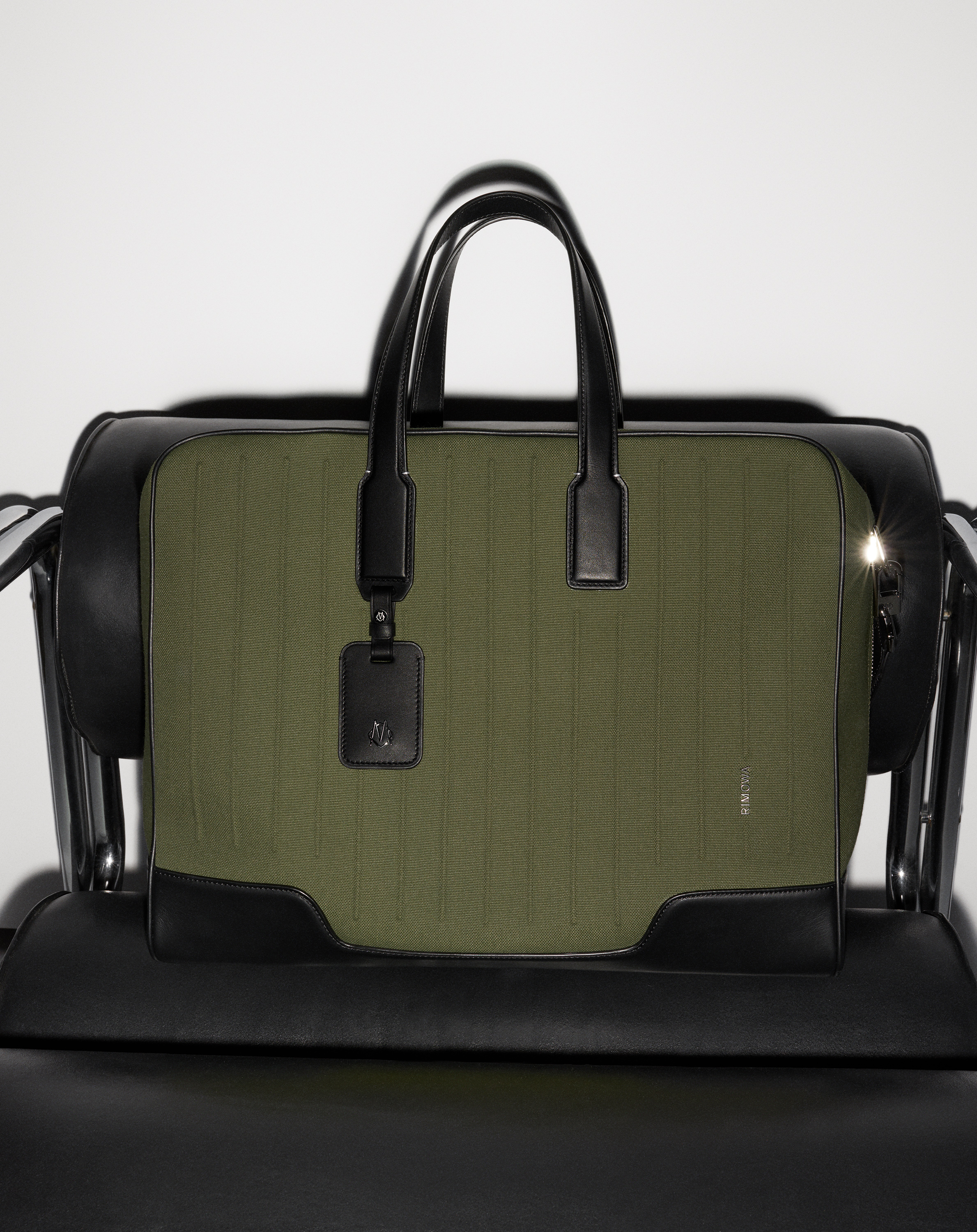 綠色RIMOWA Never Still Weekender NT$52,700 RIMOWA。（RIMOWA提供）