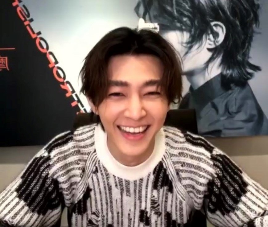 炎亞綸玩起電玩暗黑性格浮出，偶包盡失髒話脫口而出。（三立提供）