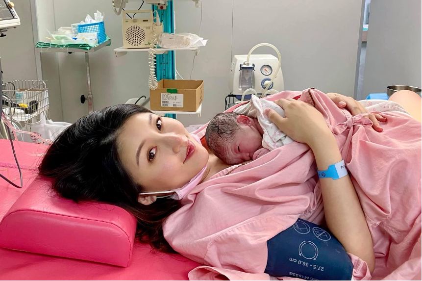 高敏敏於520這天平安順產。（翻攝臉書）