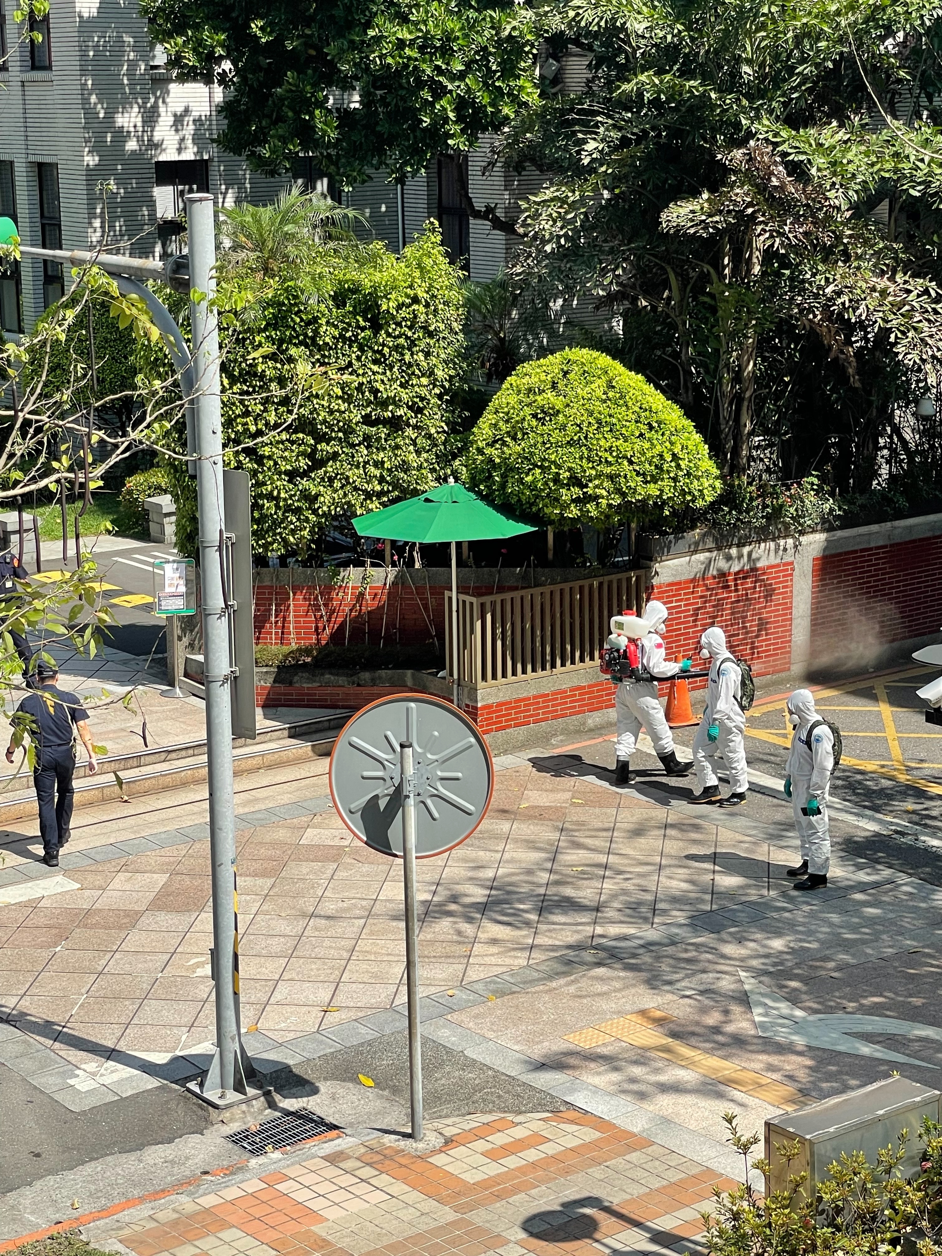 除了化學兵消毒，立院也淨空與羅致政同樓層的立委辦公室。（讀者提供）