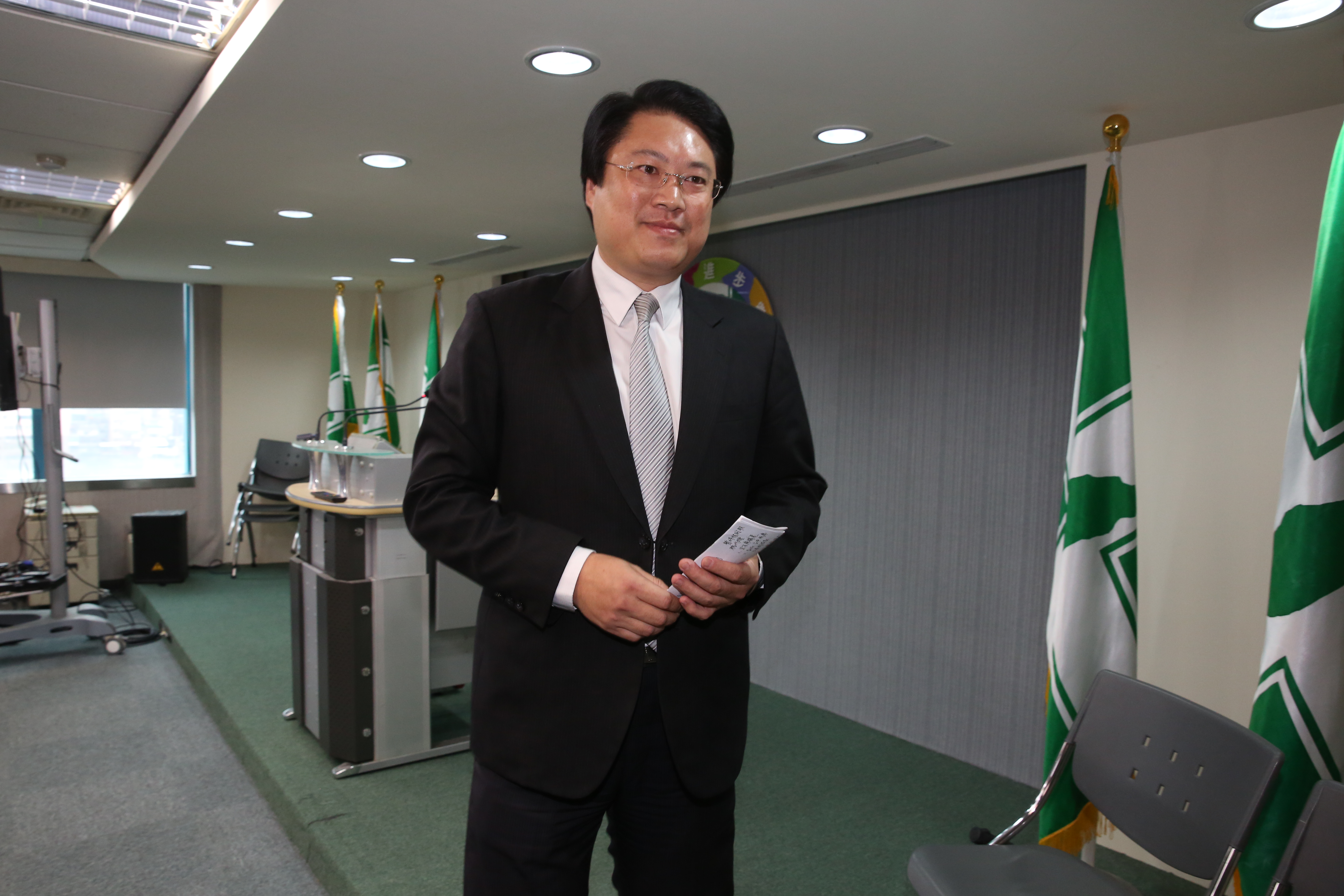 基隆市長林右昌表示，有名確診病例為海大女大生，並公開其足跡、緊急匡列35名師生。（本刊資料照）