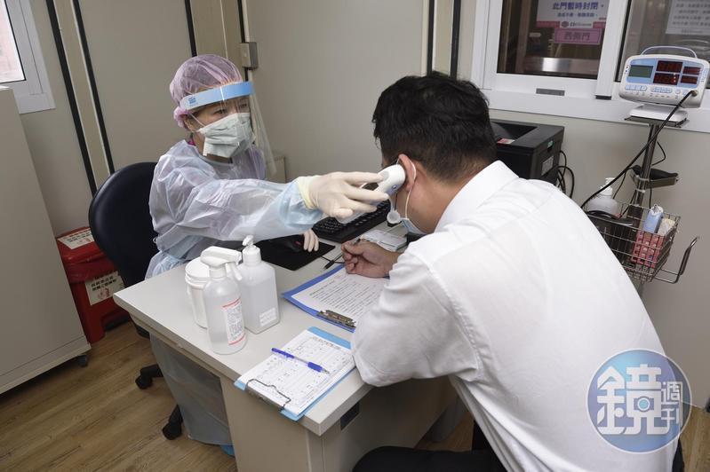 原po母親確診當天，衛生單位向全家人做了疫調，至今仍未接到通知後續該如何處理的電話。示意圖，非當事人。（本刊資料照）