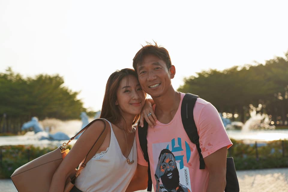 隋棠（左）和老公Tony已育有3個孩子。（翻攝隋棠臉書）