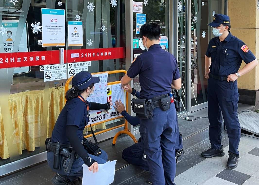 全國進入防疫至第三級警戒，不少民眾外出仍未戴口罩違規，高雄警方昨天就取締達771件。（翻攝自高雄市政府警察局粉專）